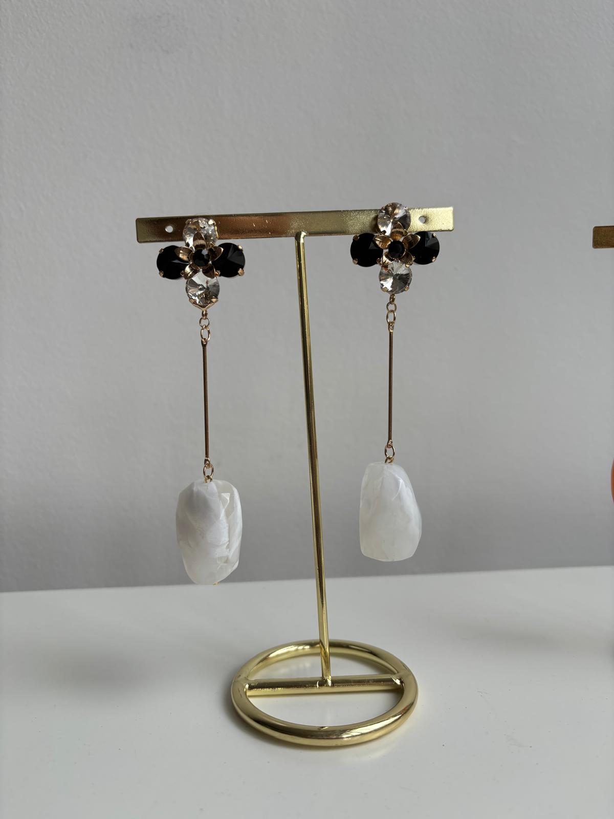 Boucles d'oreilles fleurs et pierres blanches